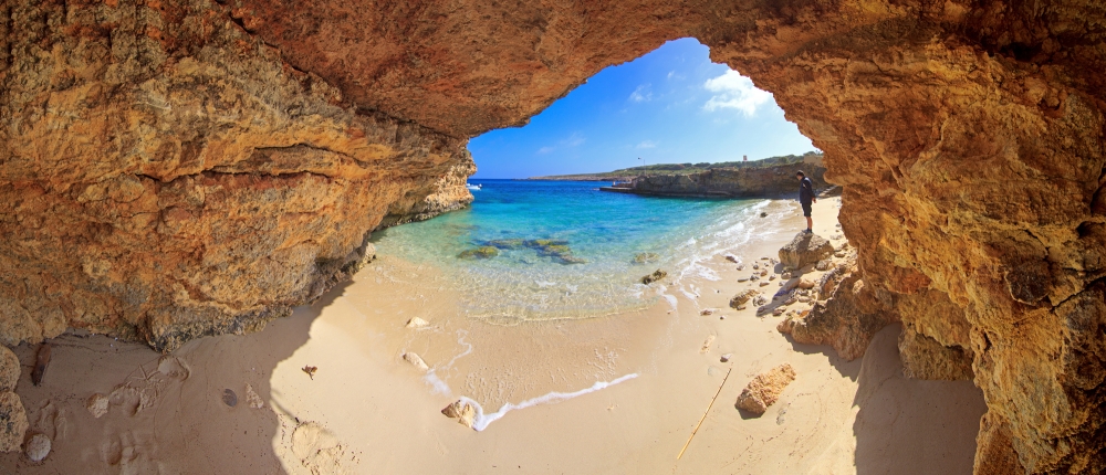 Il-Blue lagoon minn Għar f'Kemmuna