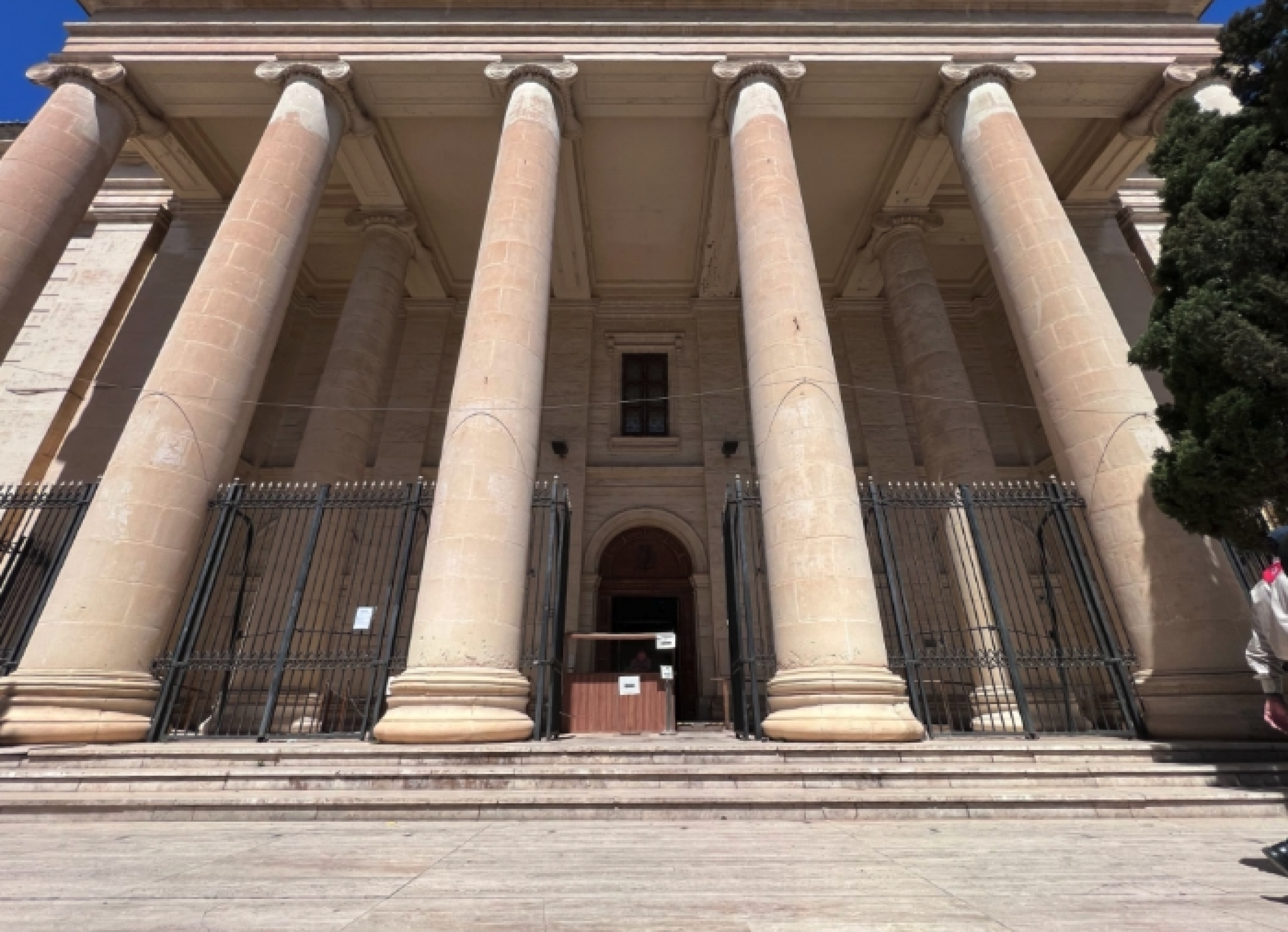 Mara tingħata l-ħelsien mill-arrest wara li allegatament serqet €11,000 fi flus kontanti mingħand raġel anzjan