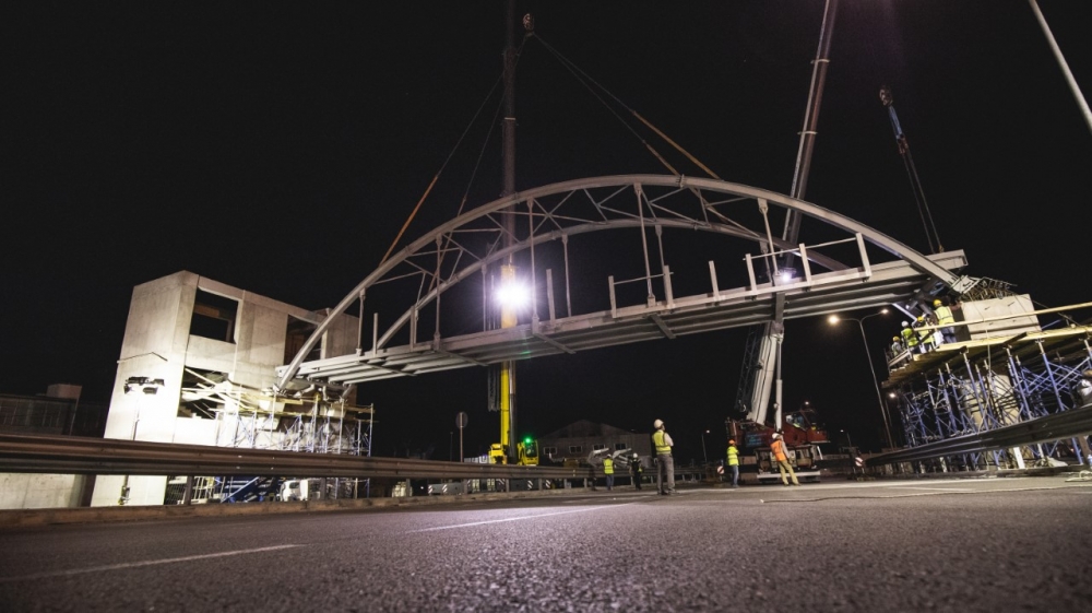 Il-pont jitqiegħed f'postu fil-Marsa