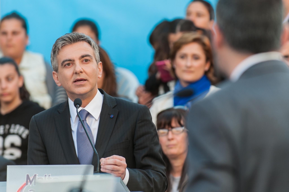 Busuttil iħeġġeġ lill-UE biex ma tgħaġġilx fil-konfront tar-Renju Unit