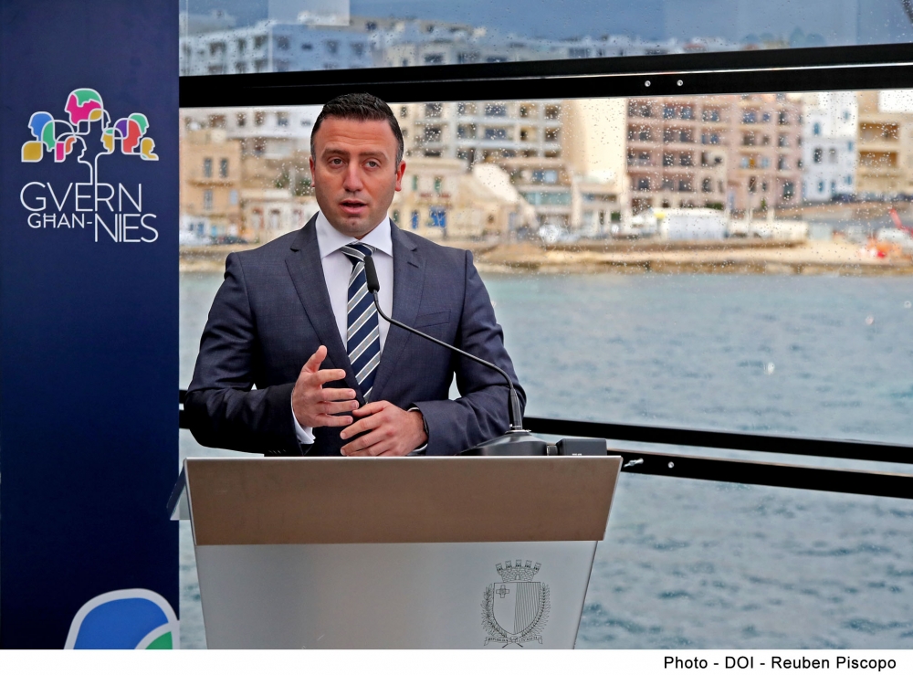 Il-Ministru Bartolo jindirizza l-Konferenza tal-Aħbarijiet f'San Pawl il-Baħar