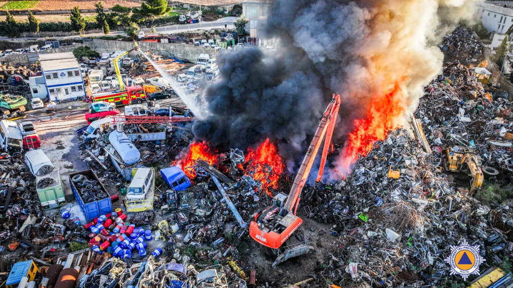 In-nar fl-iscrapyard jintefa wara operazzjoni ta’ 16-il siegħa