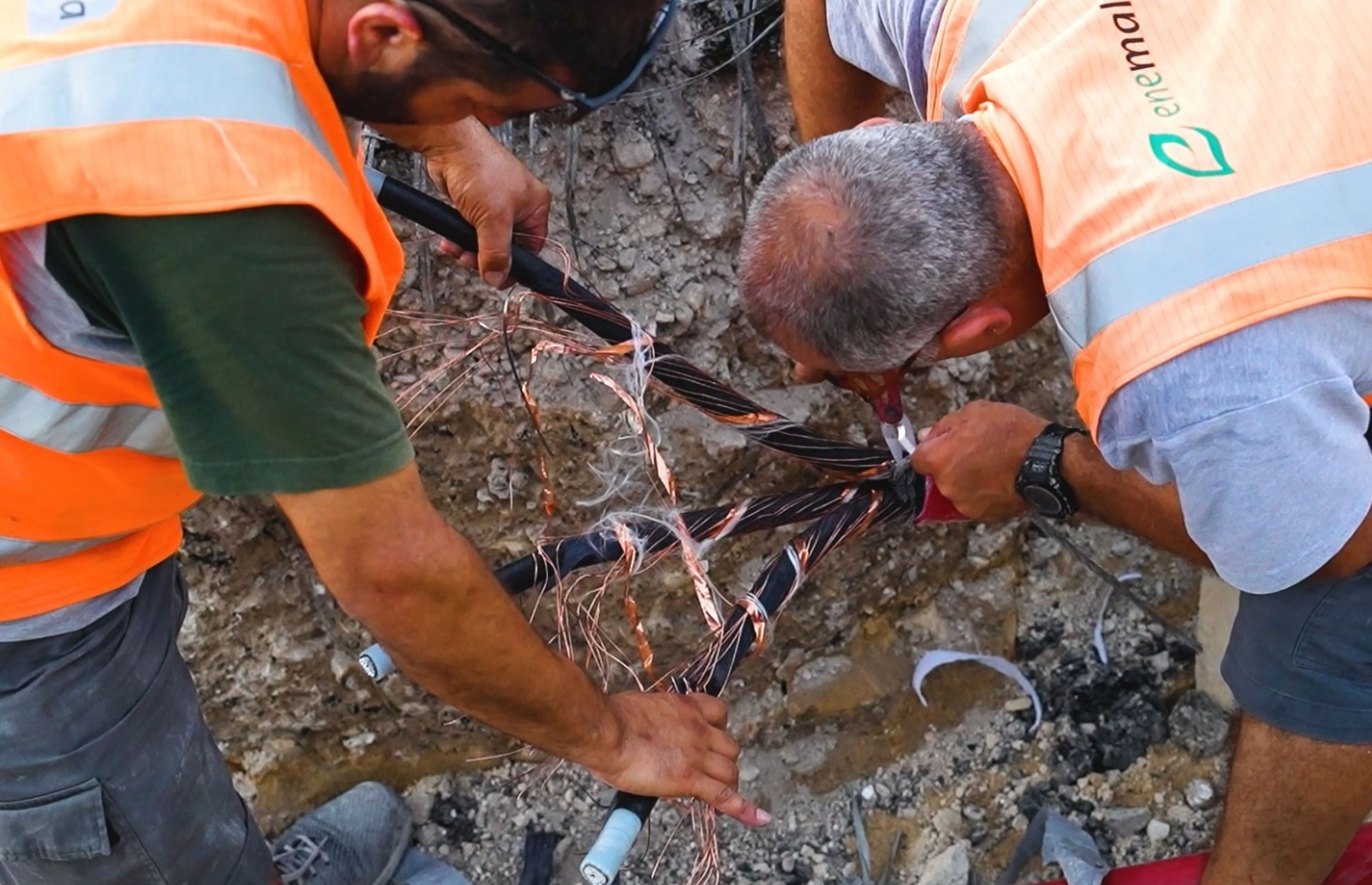 Domanda rekord għall-elettriku hekk kif eluf jibqgħu mingħajr dawl