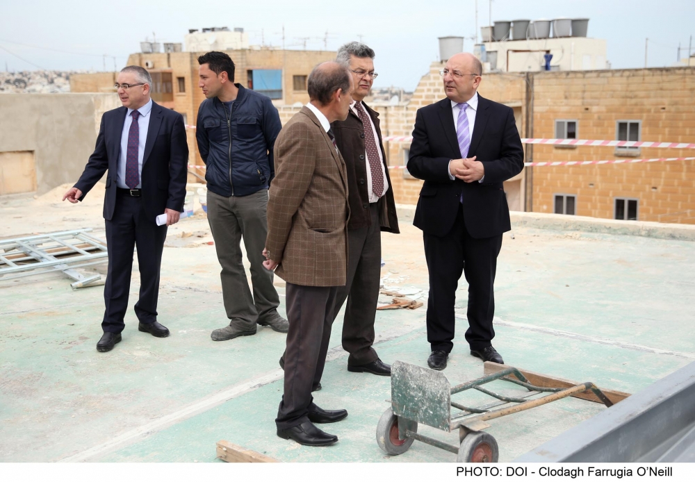 Il-Ministru Farrugia jżur xogħolijiet ta' manutenzjoni li għaddejjin madwar il-pajjiż kollu 
