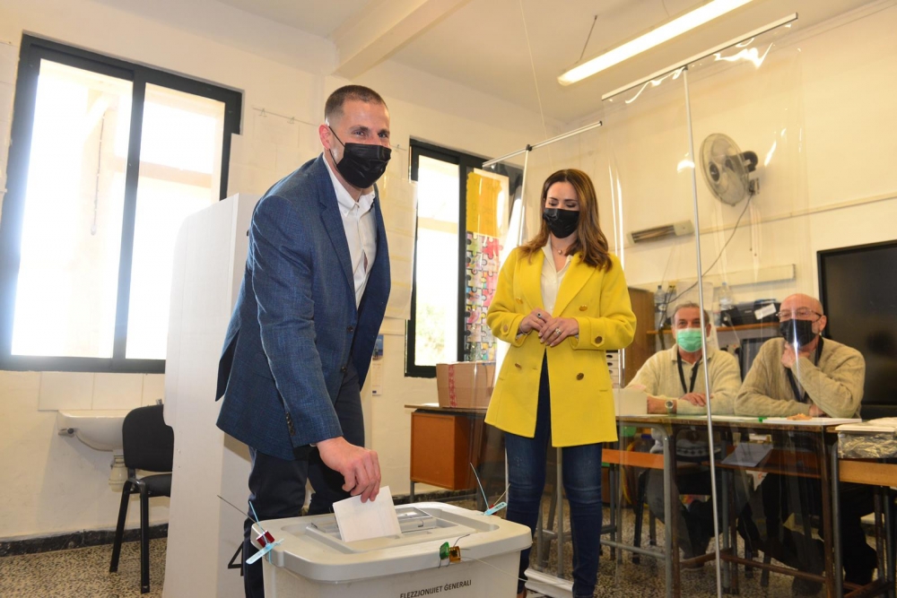 Il-PM u martu jivvotaw f'Wied il-Għajn