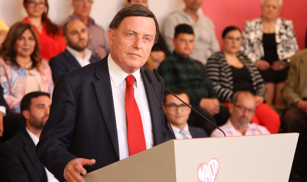 Alfred Sant, rett u nadif. Imma tela' u tneħħa u ma reġax tela'.