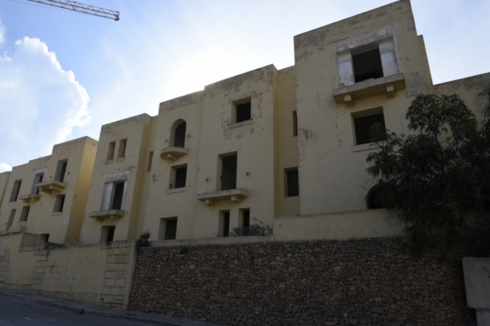 Is-sit tal-Mistra Village f'telqa ta' abbandun