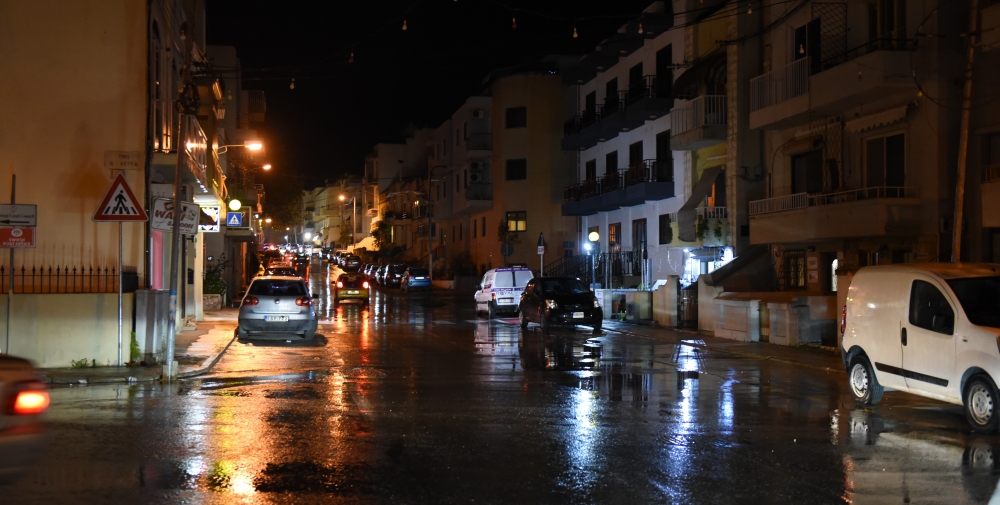 Malli qamet filgħodu, residenta sabet il-karozza tagħha pparkjata fi Triq l-Ispiera, kollha tiċpis u marki bid-demm | ritratt: James Bianchi
