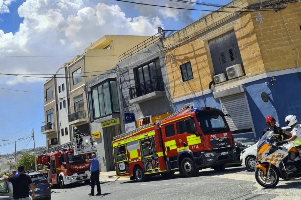 Ritratti meħudha minn Facebook