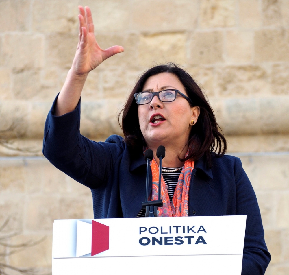 Farrugia tindirizza l-folla li nġabret waqt protesta tal-PN kontra