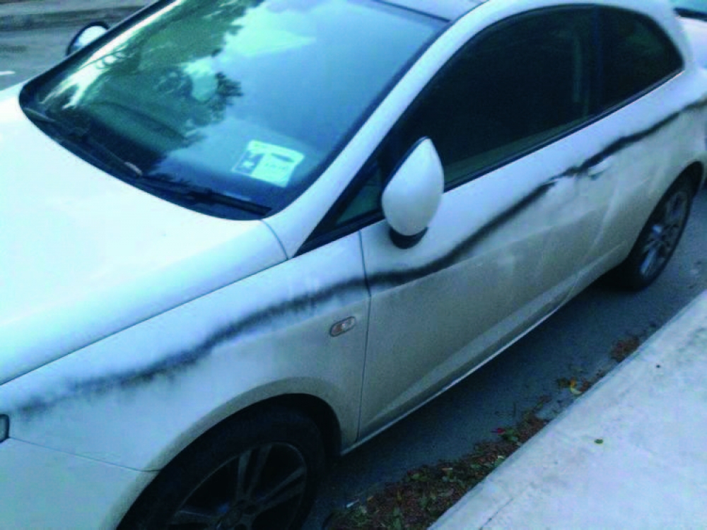 Madwar 30 karozza spiċċaw miżbugħa bi sprej iswed
