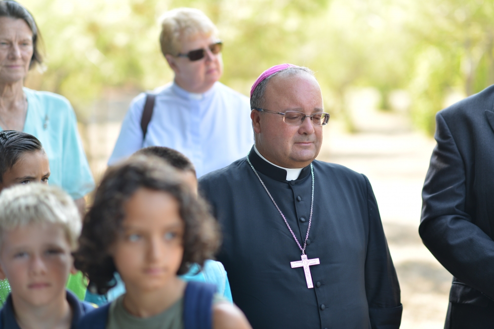 L-arċisqof Charles J Scicluna