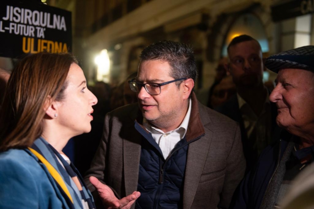 Adrian Delia f'nofs akkużi dwar kont f'Jersey u l-aħwa Bajada