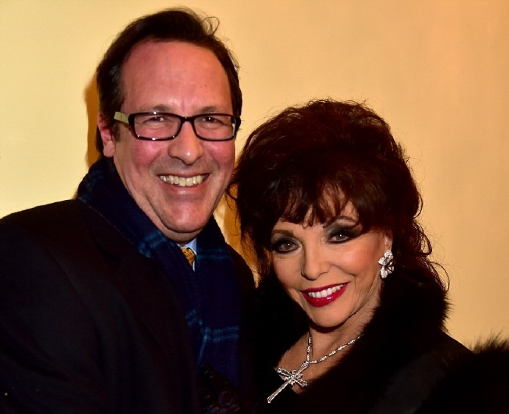 Joan Collins ma' żewġha Percy Gibson