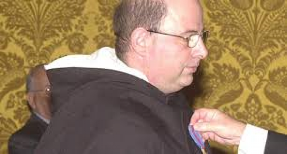 Fr Charles fenech jingħata l-Ordni tal-mertu fl-2001