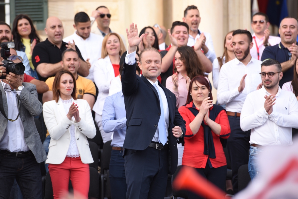 Joseph Muscat jibqa' fuq quddiem, imma...