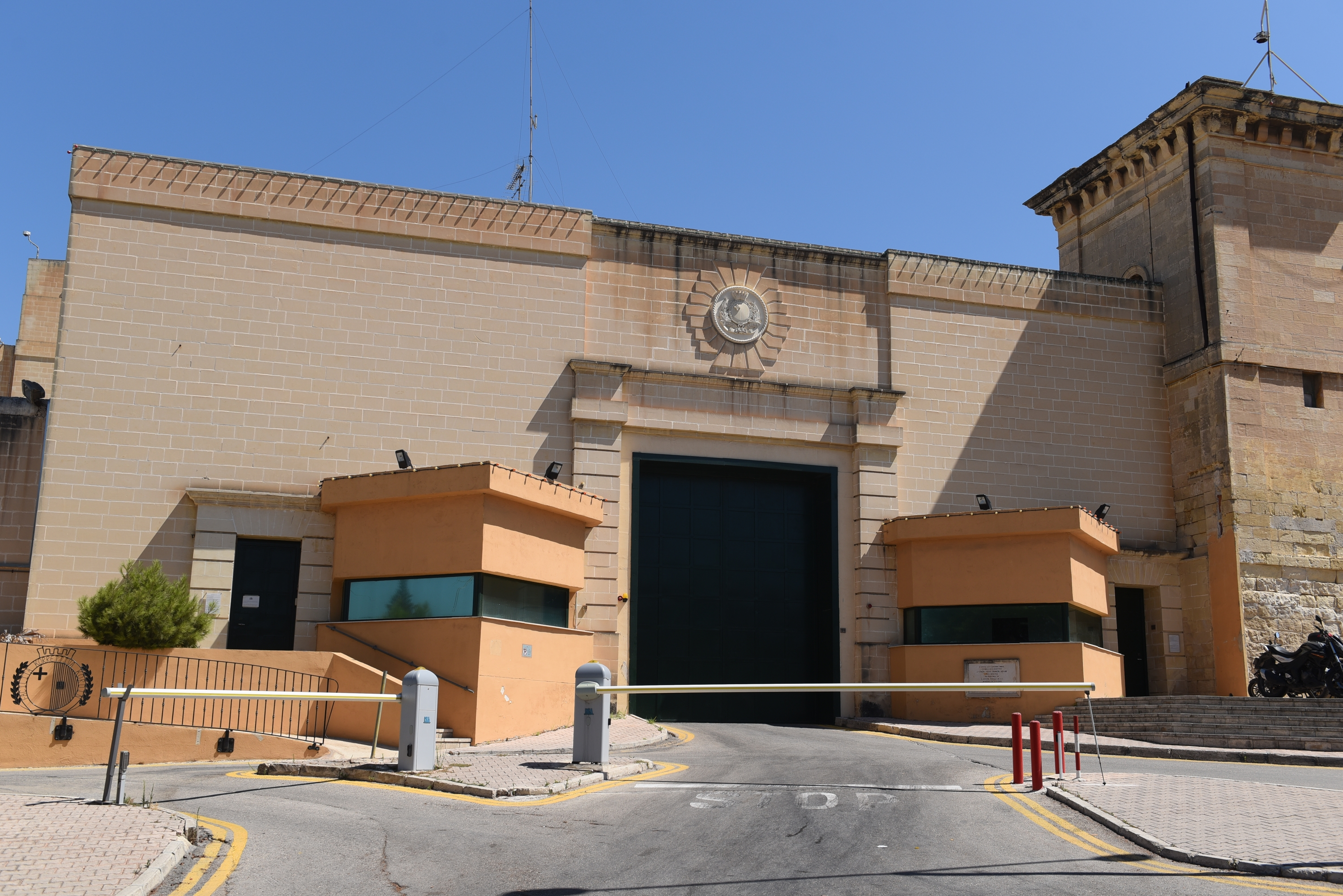 Il-Ministru tal-Intern Glenn Bedingfield qal li Malta tinsab f’taħditiet ma’ pajjiżi oħra biex priġunieri barranin ikunu jistgħu jkomplu jiskontaw is-sentenza tagħhom f’pajjiżhom