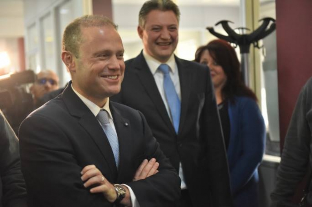 Il-PM Joseph Muscat u l-Ministru Konrad Mizzi