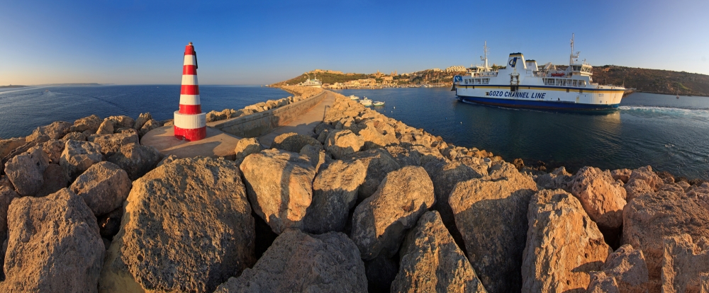 Il-Vapur dieħel waqt li tiela x-xemx