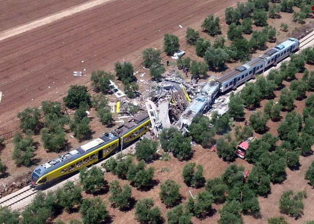 Żewġ ferroviji jaħbtu ras imb'ras f'Bari, fir-reġjun tal-Puglia, fl-Italja