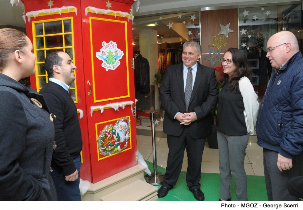 Booth minfejn it-tfal jistgħu jċemplu lil Santa Claus
