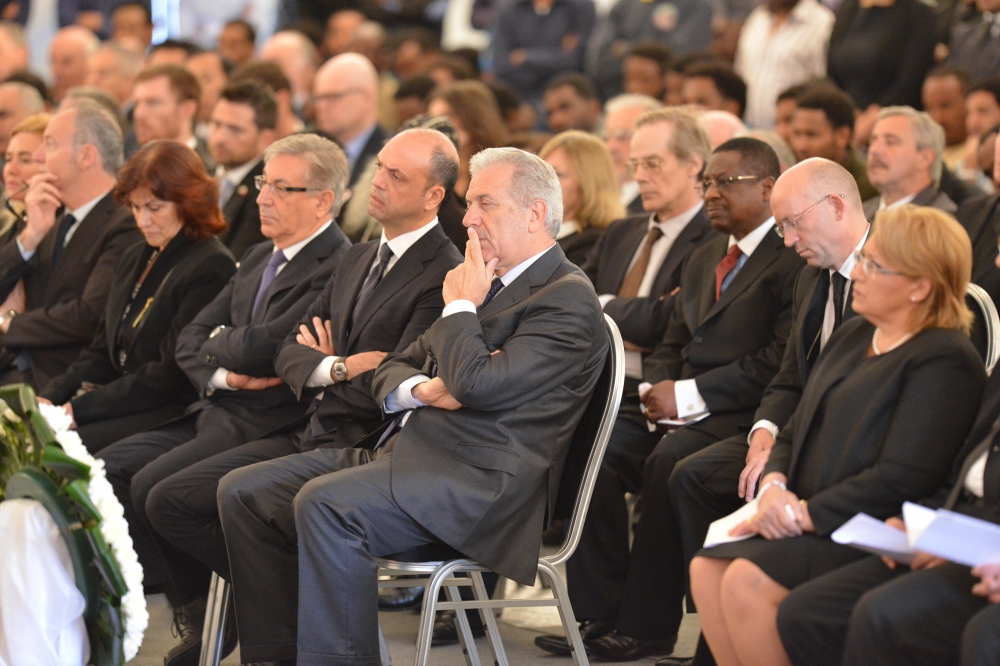Dinjitarji varji nġabru biex jagħtu l-aħħar tislima lill-vittmi