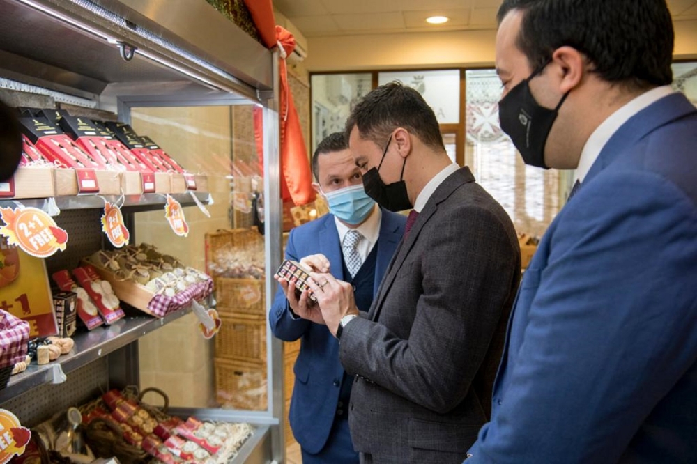 Il-Ministru Silvio Schembri u l-Ministru Camilleri ma' Christian Magro