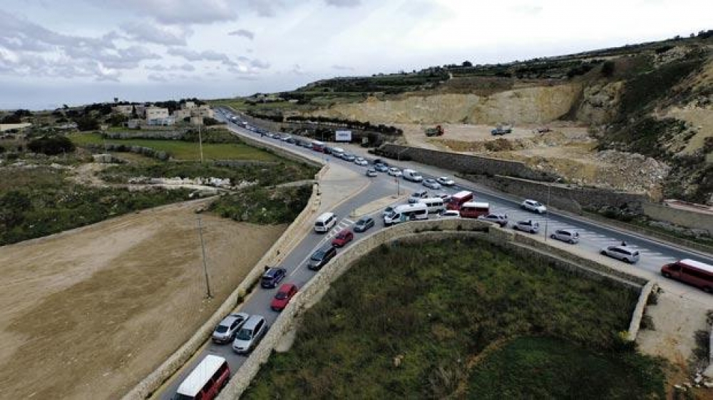 Traffiku fl-Imġarr ikkawżat minn ammont kbir ta' karozzi tal-ġenituri