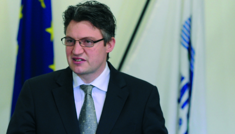 Ħmistax ilu, Konrad Mizzi waħħal fil-hedging li għamel – ammissjoni ċara tad-diżastru tal-Gvern f’dan is-settur 