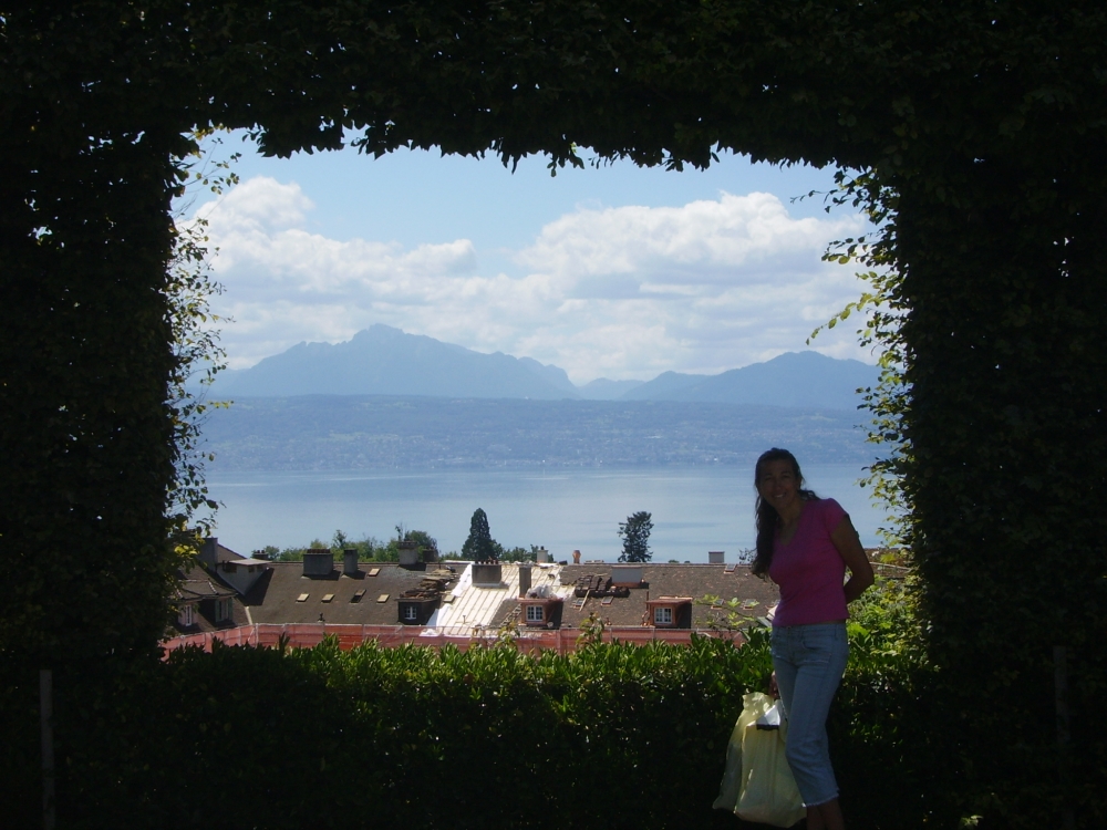 mit-tieqa naturali li tħares lejn il-Lag ta' lausanne in-naħa ta' Ouchy