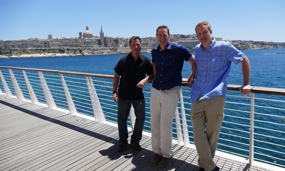 Chris Kuzneski, Boyd Morrison, u Graham Brown se jinkorporaw lil Malta fil-kotba li se jiktbu