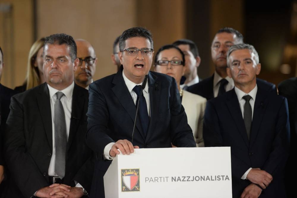 Id-deputati kollha tal-Oppożizzjoni kienu wara Delia fil-konferenza wara l-qtil ta' DCG