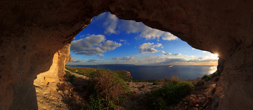 Ta Ċenċ miġbud minn ġo Għar