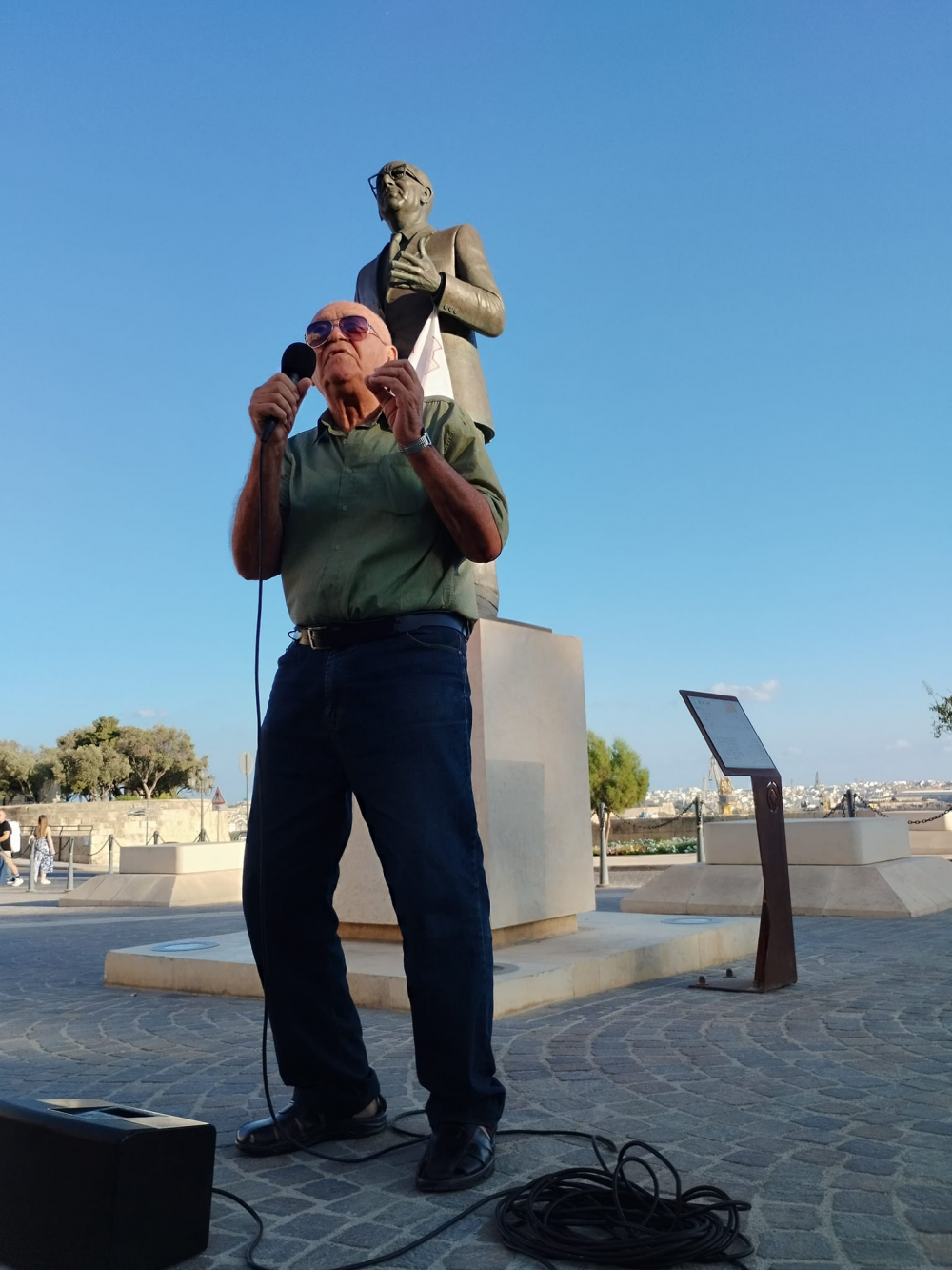 Sammy Meilaq, bħalissa qiegħed imexxi Front Maltin Inqumu, għaqda mwaqqfa minn Dom Mintoff u Karmenu Mifsud Bonnici.