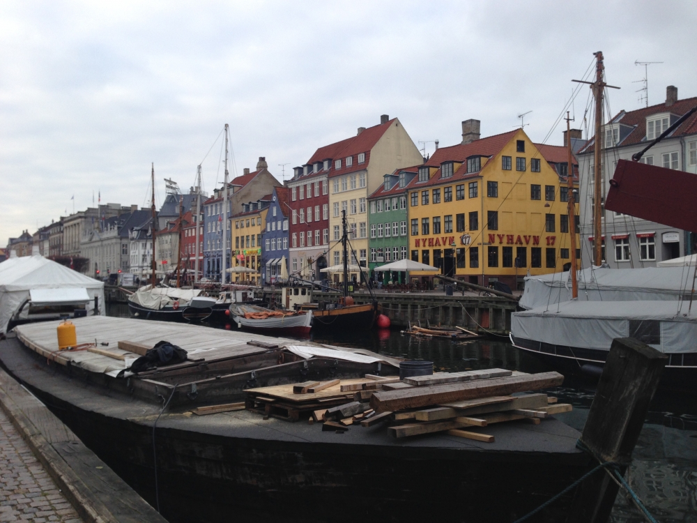 Il-port ta’ Nyhavn minn fejn jitilqu bosta canal cruises