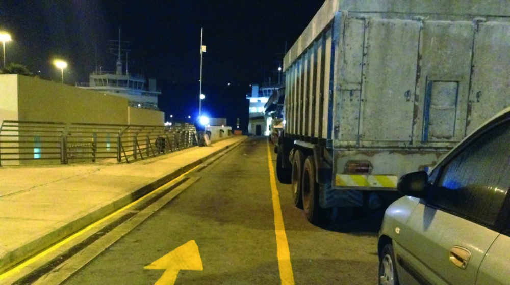 Il-linja tal-priority boarding diġà miżbugħa u mhux qed jitħallew karozzi jużawha. L-iskeda għadha fi stadju ta’ studju