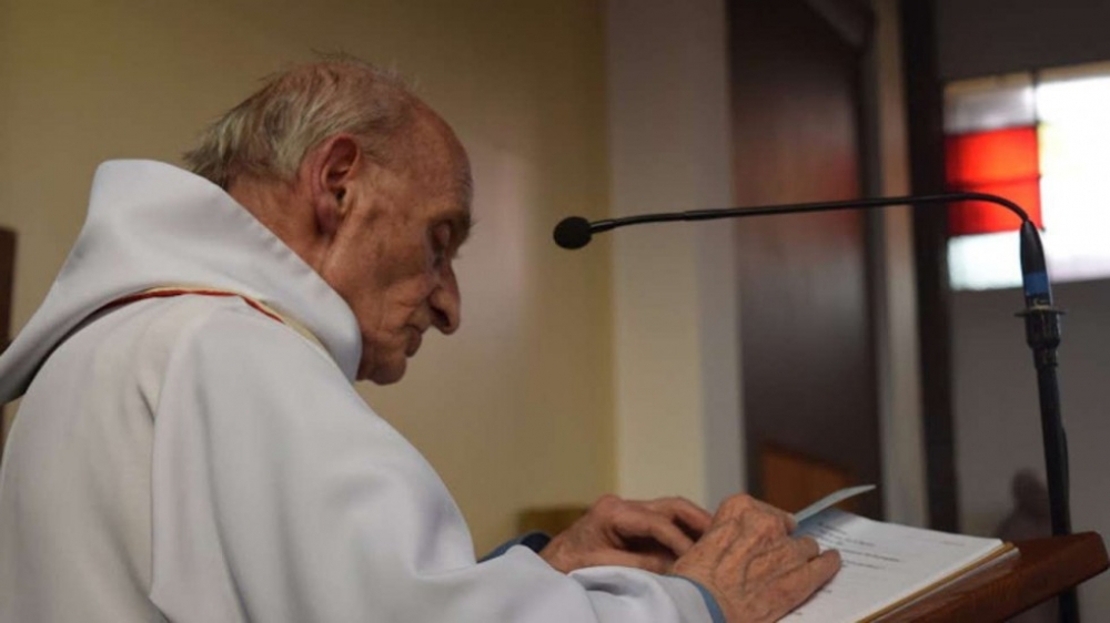 Att selvaġġ b’simboliżmu qawwi: ministru tal-knisja ta’ Kristu ġie ssagrifikat fuq l-artal qisu l-ħaruf ta’ din id-dinja