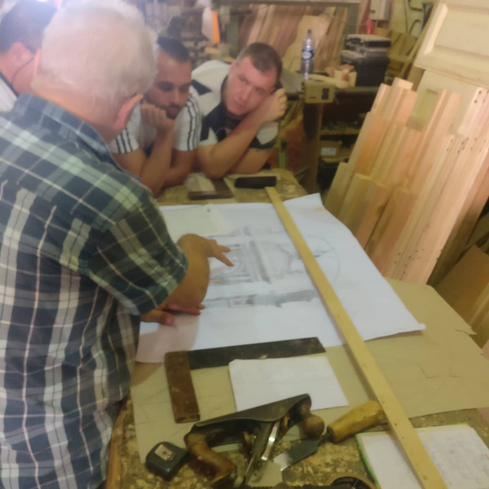 Voluntiera jiddiskutu mal-mastrudaxxa xi aspetti mill-Ark