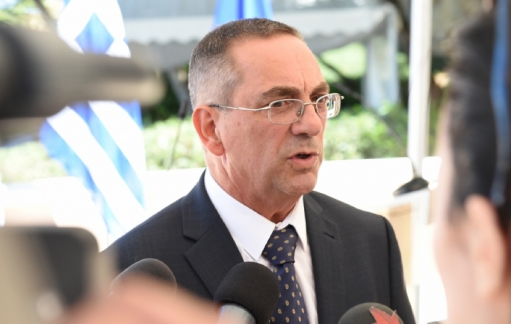 Joe Mizzi jitħalla barra mill-kabinett