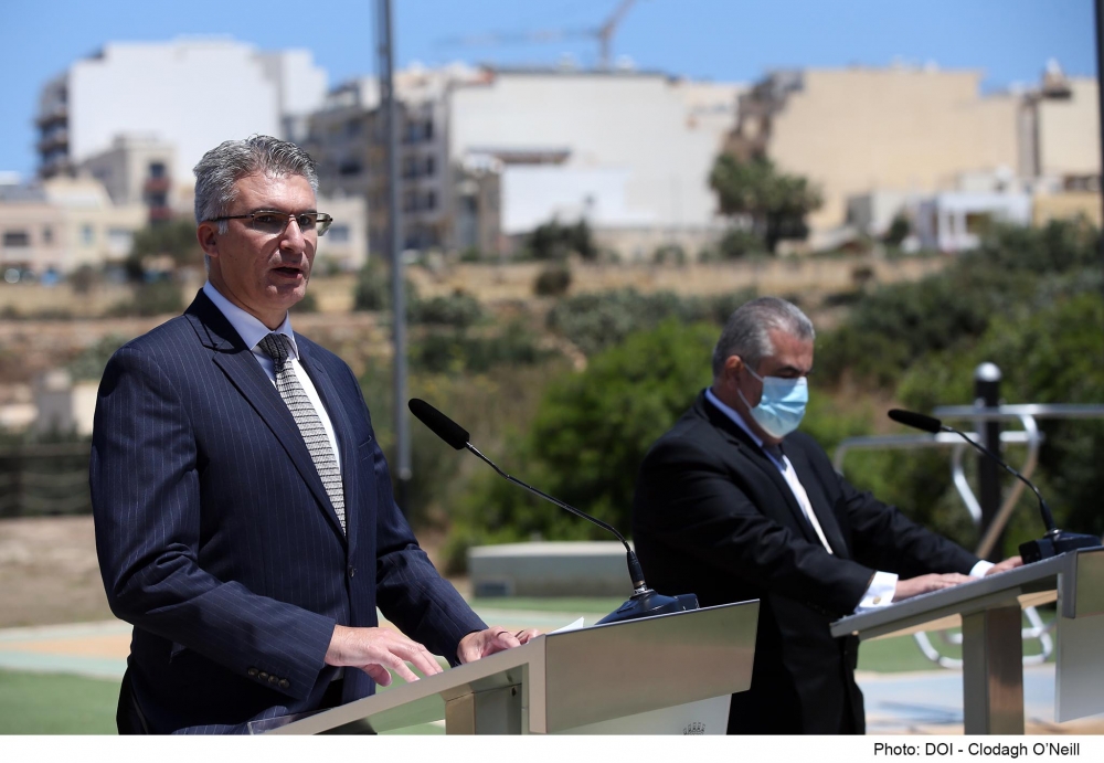 Il-Ministru Carmelo Abela taħt akkużi serji - imma akkużi veri jew le?