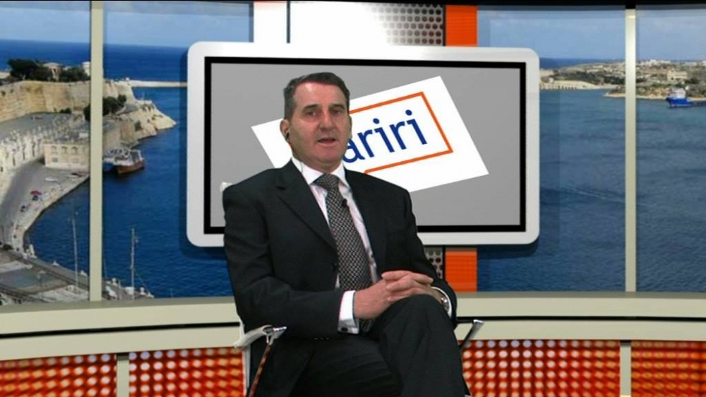 Parnis tul il-karriera tiegħu kien ukoll xandar ta’ diversi programmi soċjali. 