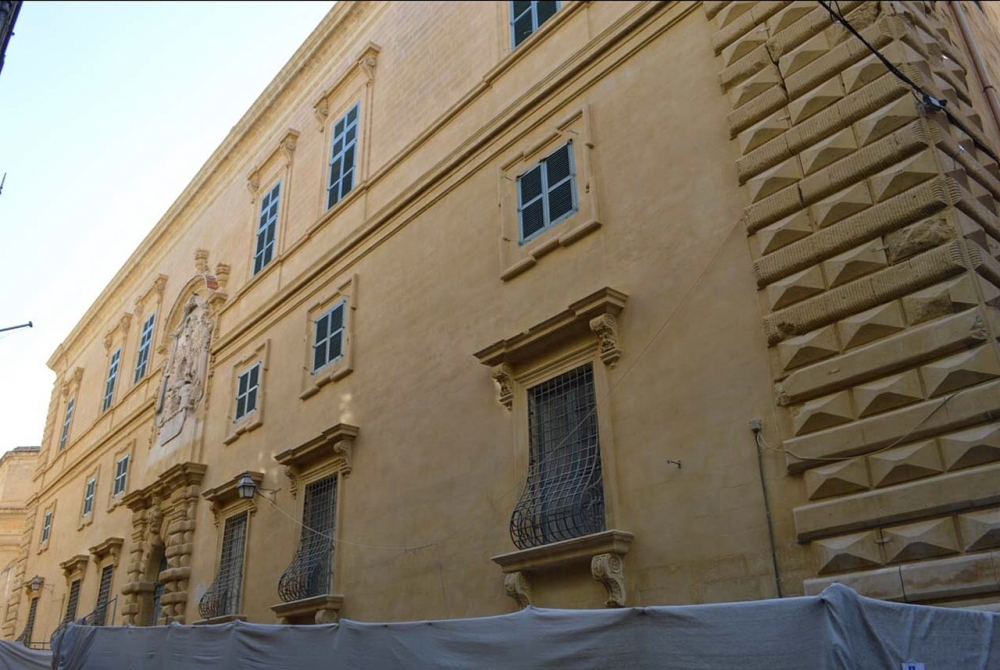 Il-faċċata mikxufa mill-ġdid tal-Berġa tal-Italja, fejn se taqbdek il-Muża