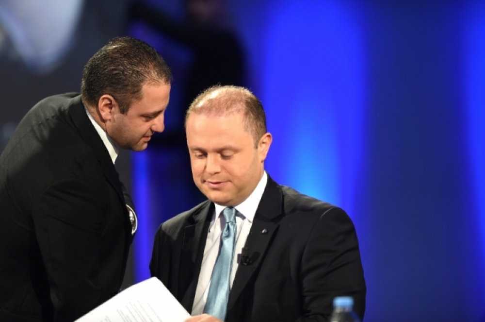 Il-kelliem għall-OPM Kurt Farrugia flimkien mal-PM Joseph Muscat 