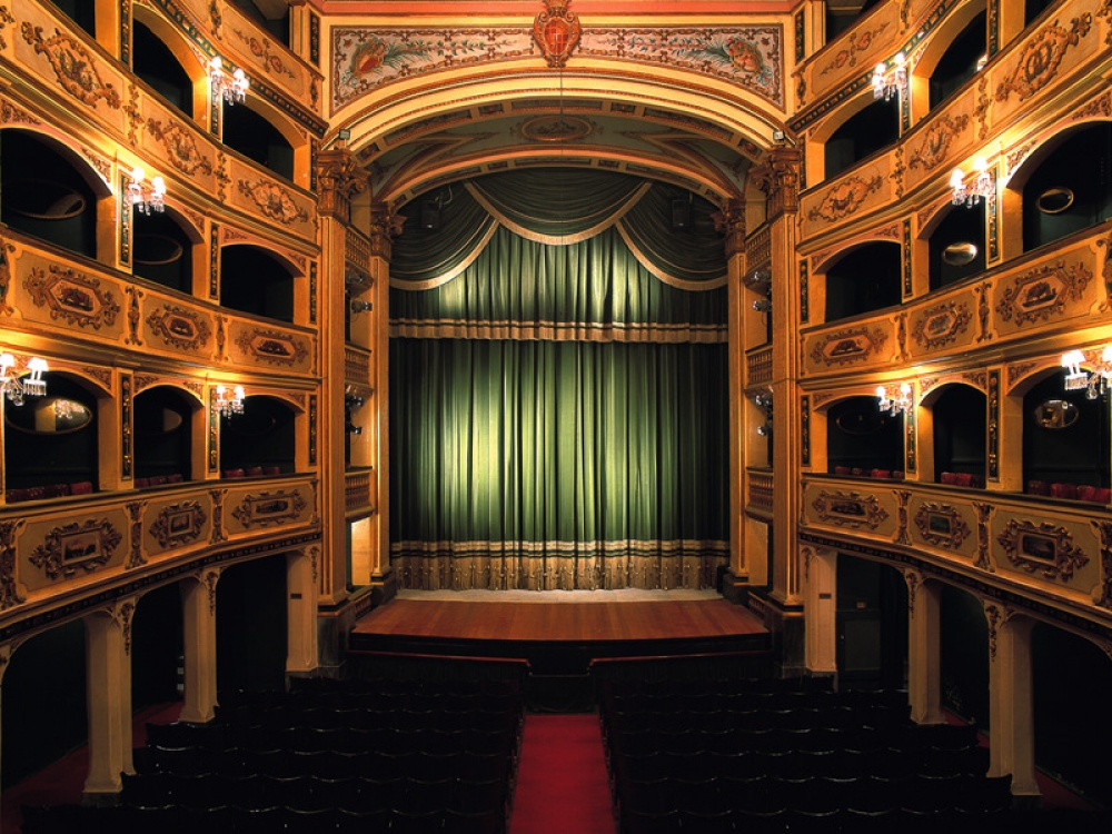 Iktar mal-persuni jikbru fl-età, l-ammont ta' nies li ma jmorrux it-teatru, jiżdied