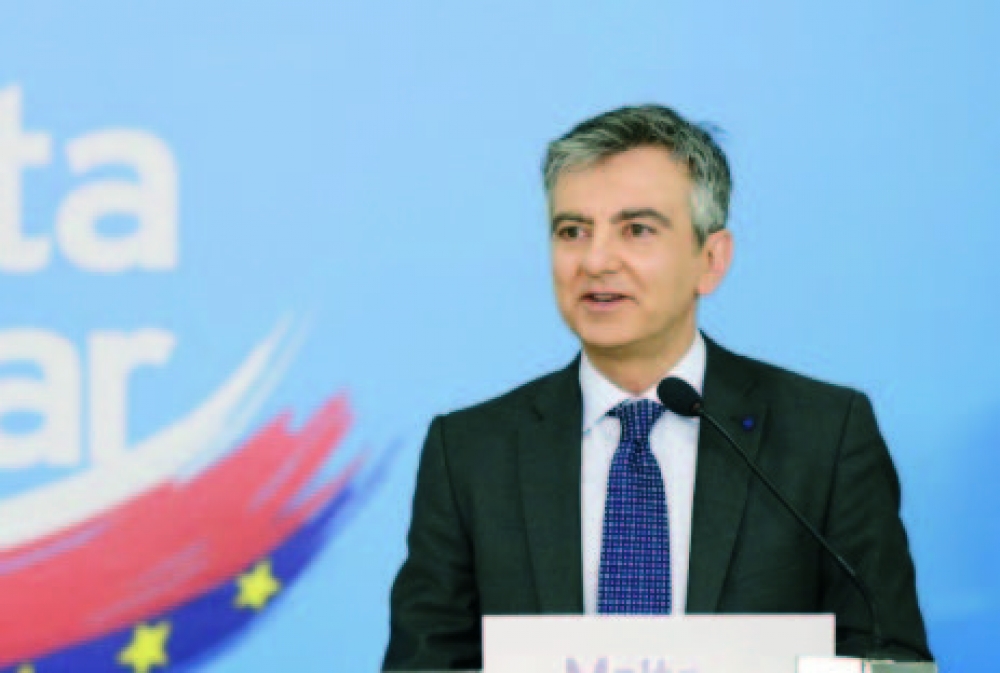Il-maskra li poġġa quddiemu Joseph Muscat qabel l-elezzjoni, illum qed taqa’ – Simon Busuttil 