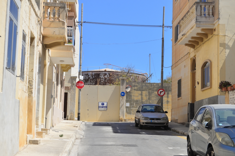 Tankijiet jidhru minn toroq residenzjali
