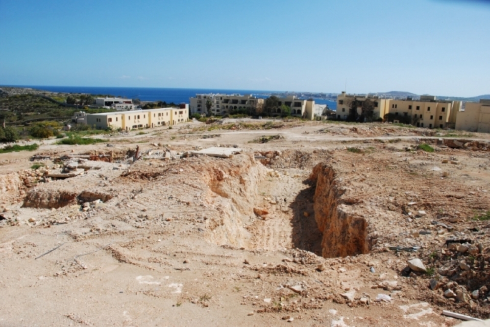 Mistra – Tneħħa kumpless mill-isbaħ, biex illum għandna ħofra