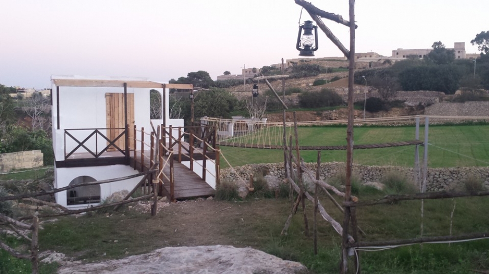 Bethlehem f'Għajnsielem bil-pont tal-injam u ħbula
