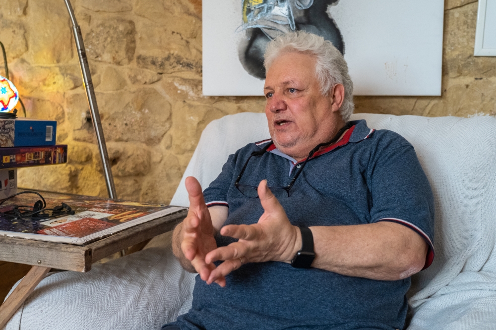 Peppi Azzopardi, opinjonist, u attivist 