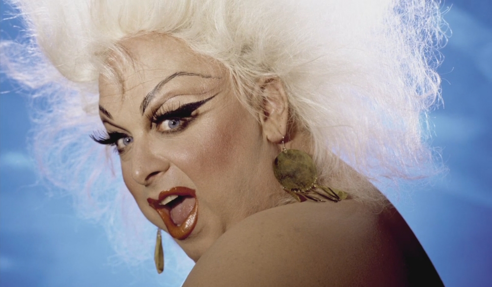 Harris Glenn Milstead bħala l-attrici, kantanta u drag queen ‘Divine’